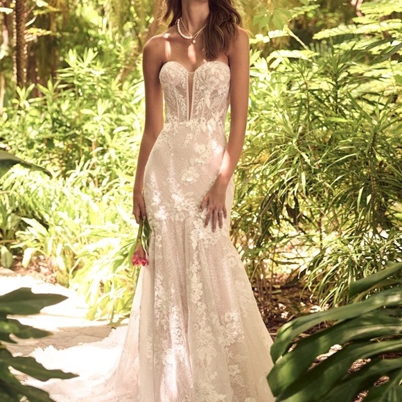 Maggie Sottero White GLITTER Floral Lace Gown ORTENSIA size 18 -  threedaughtersproperties.com